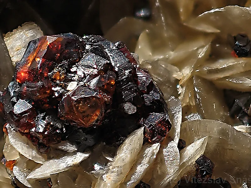 Zinc, metallic minerals supplied by Duara Group for the mining & minerals sector